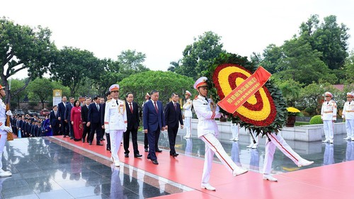Ban Chấp hành Trung ương Đảng tưởng niệm các Anh hùng liệt sĩ