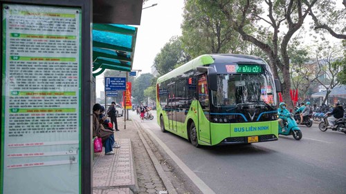 Hà Nội gia hạn sử dụng thẻ xe buýt miễn phí mẫu cũ đến hết năm 2026