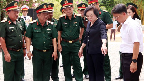 Phó Thủ tướng Phạm Thị Thanh Trà kiểm tra công tác chuẩn bị Lễ triển khai tìm kiếm, quy tập hài cốt liệt sĩ