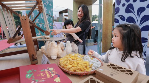 Đánh thức di sản làng nghề trong dòng chảy công nghiệp văn hóa
