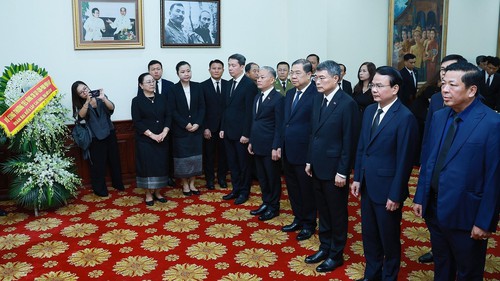 Thủ tướng Lê Minh Hưng viếng Chủ tịch Quốc hội Lào Xaysomphone Phomvihane