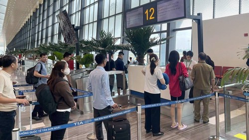 Tân Sơn Nhất tạm dừng nhiều chuyến bay do phát hiện UAV