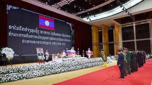 Chủ tịch Quốc hội Trần Thanh Mẫn viếng đồng chí Saysomphone Phomvihane