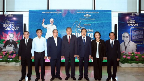 Tổng Bí thư, Chủ tịch nước Tô Lâm cùng lãnh đạo Đảng, Nhà nước tham quan triển lãm “Những tấm gương bình dị mà cao quý”