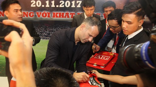 Giggs và Scholes sẵn sàng làm Đại sứ du lịch, cho con sang Việt Nam học bóng đá