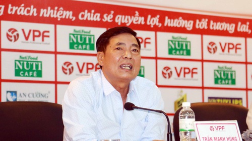 Chửi Phó ban trọng tài, 'sếp phó' VPF buộc phải từ chức