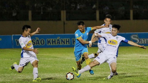 Vòng 7 V-League 2018: 'Điểm nóng' trọng tài và khán giả giảm sút