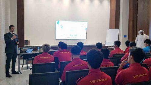 Tuyển thủ Việt Nam hào hứng trải nghiệm công nghệ VAR