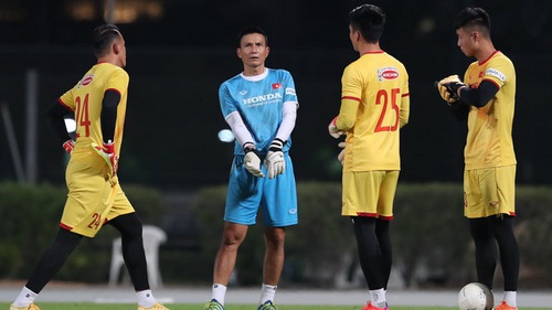 Tấn Trường rộng cửa bắt chính cho tuyển Việt Nam