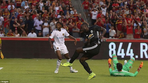 'Lukaku còn lóng ngóng lắm, khó thành công ở M.U mùa tới'