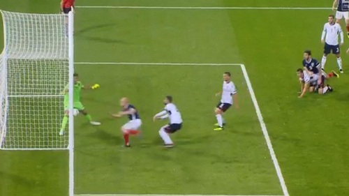 Sốc với pha bỏ lỡ của tiền đạo Scotland tại UEFA Nations League