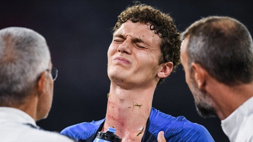 Rudiger gửi lời xin lỗi sau pha phạm lỗi thô bạo với Pavard