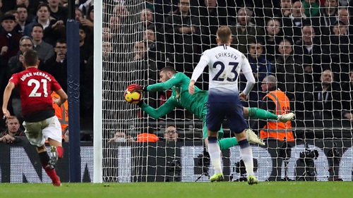 Chết cười với ảnh chế về 11 pha cứu thua siêu nhân của De Gea