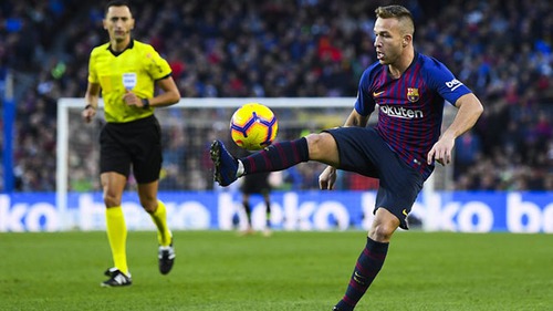 Barca khủng hoảng nhân sự: Chỉ có một trung vệ lành lặn, Arthur từ chối ra sân