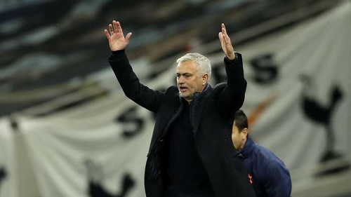 Mourinho ngán ngẩm khi Tottenham bị cầm hòa điên rồ trước West Ham