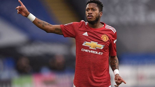 CĐV MU đòi bán ngay Fred sau trận thua Leicester ở FA Cup