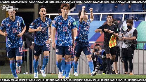 Nhật Bản 2–1 Úc: Úc 'dâng tận tay' chiến thắng cho Nhật Bản