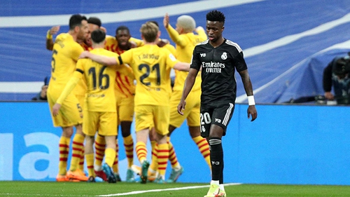 CĐV Real xấu hổ, gọi Bernabeu là ‘sân tập’ sau khi thua muối mặt Barca