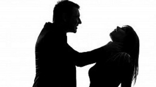 BI THẢM: Một phụ nữ bị kẻ trộm siết cổ chết, vứt xác ở chuồng vịt