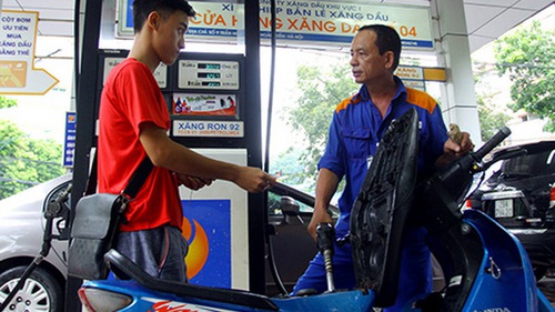Giá xăng tăng 300 đồng một lít từ 15h