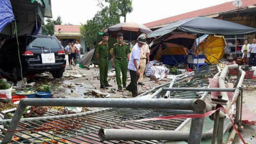 Xe biển xanh gây tai nạn, 5 người thương nặng nhập viện cấp cứu