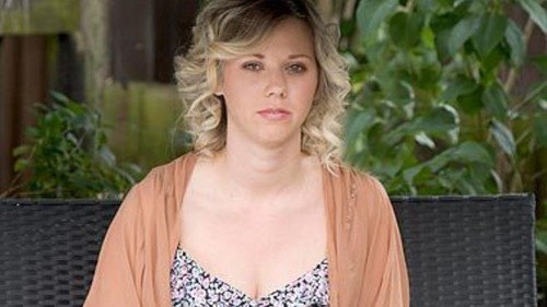 Kỳ lạ cô gái thấy đàn ông là lên cơn, không thở được