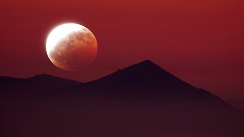 Chiêm ngưỡng vẻ đẹp khó cưỡng của 'Trăng Máu' đêm qua