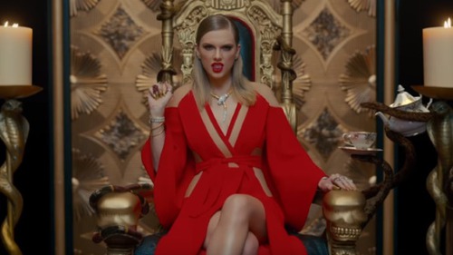 Quay MV 'chửi cả thiên hạ', Taylor Swift xô đổ kỷ lục của Adele