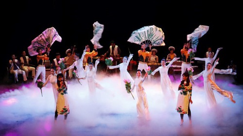 Tour tham quan Nhà hát Lớn: hay, nhưng nên 'chỉnh' lại giá vé