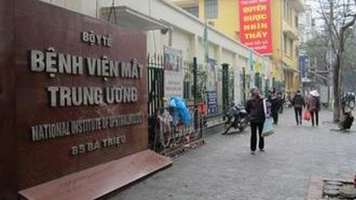 Bộ Y tế yêu cầu Bệnh viện Mắt Trung ương giải trình vụ video bác sỹ khám bệnh trên facebook