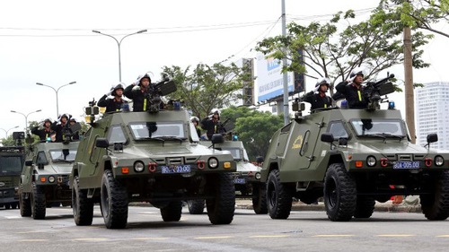 Cận cảnh những màn võ thuật và dàn xe đặc chủng chống khủng bố bảo vệ APEC