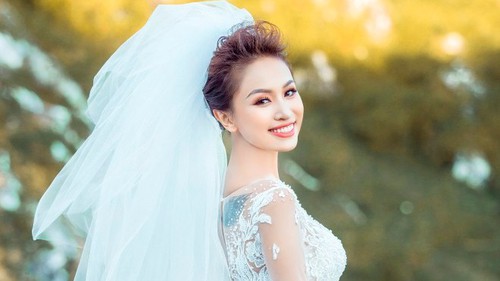 Vân Hugo lộng lẫy làm cô dâu vẫn mong tìm được 'người đàn ông của đời mình'