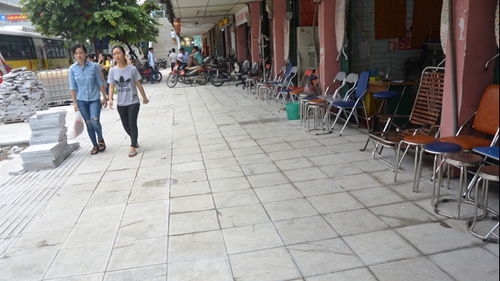 Hà Nội lật lại trách nhiệm lát đá vỉa hè