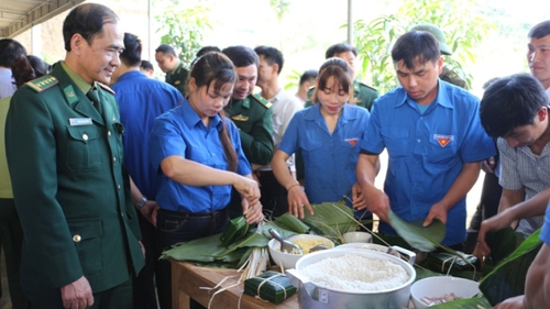 'Tết ấm biên cương' tại xã vùng biên Tam Hợp, huyện Tương Dương, Nghệ An