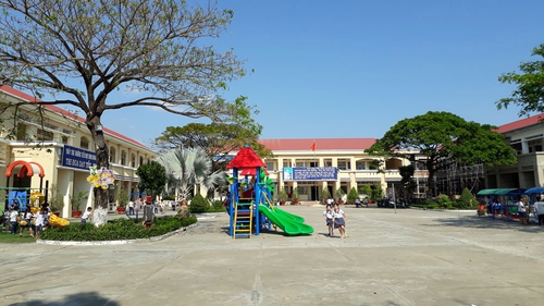 Cô giáo quỳ gối xin lỗi phụ huynh: Đừng để tái diễn hành vi phản giáo dục