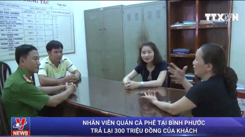 VIDEO: Nhặt được 300 triệu, nhân viên cà phê trả lại cho khách