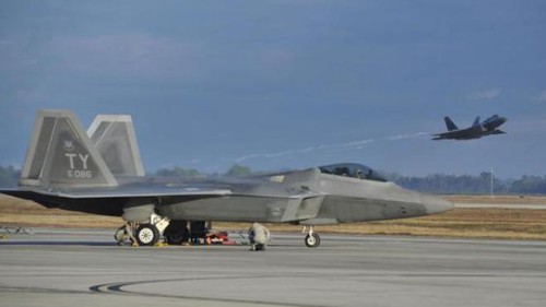 Tiêm kích tàng hình F-22 của Mỹ làm được gì trong đòn không kích Syria?