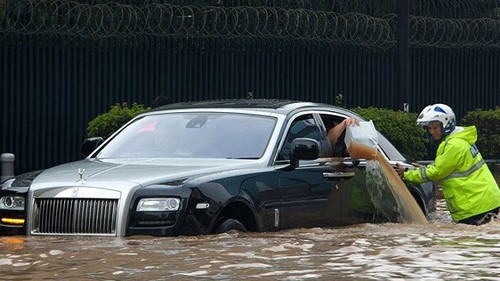 Kinh nghiệm tránh mua phải ô tô 'dính' thủy kích