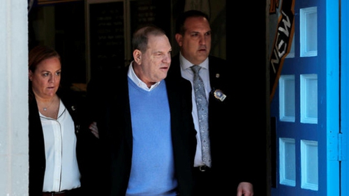 Tòa án Manhattan 'ra giá' mức bảo lãnh tại ngoại 'yêu dâu xanh' Harvey Weinstein tới 1 triệu USD
