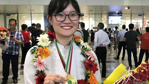 Trong 'bão giông' của ngành giáo dục, vẫn có những bông hồng nở rộ