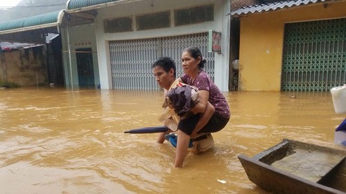 Mưa lũ hoành hành: Đã có 16 người chết và mất tích, hơn 364 nhà bị sập