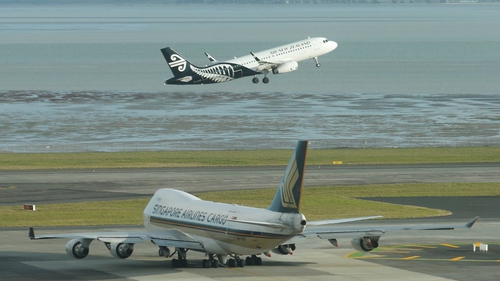 Từ chối mở mật khẩu thiết bị điện tử cá nhân, khách du lịch tới New Zealand bị phạt nặng