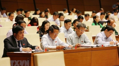 Kỳ họp thứ 6, Quốc hội khóa XIV: Thảo luận hai dự án Luật