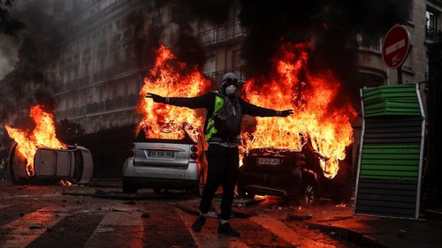 Paris lại một đêm không ngủ: 412 người bị bắt, quân đội chuẩn bị triển khai