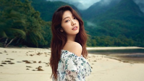 Park Shin Hye: Nhiều 'tin đồn' nhưng vẫn đơn chiếc