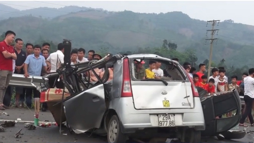 Tai nạn giao thông nghiêm trọng tại Hòa Bình khiến 3 người thương vong