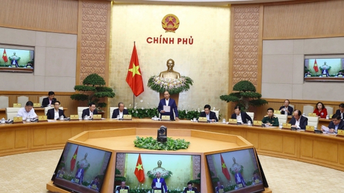 Thủ tướng Nguyễn Xuân Phúc lưu ý vụ 'thỉnh vong' chùa Ba Vàng, nữ sinh đánh bạn ở Hưng Yên...