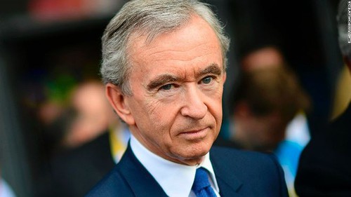 Cháy Nhà thờ Đức Bà Paris: Gia đình tỷ phú Bernard Arnault cam kết hỗ trợ 200 triệu euro