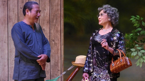 Kịch 'Lạc dòng': Lạc cả cuộc đời