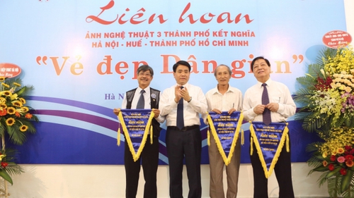 Rực rỡ vẻ đẹp cuộc sống dân gian trong Liên hoan Ảnh nghệ thuật ba miền